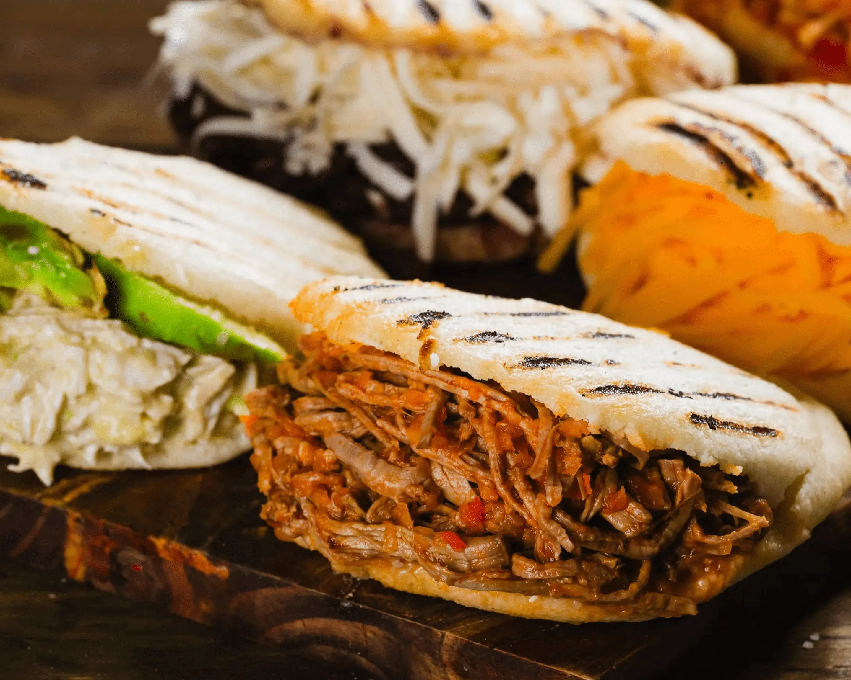 Arepa de carne desmechada